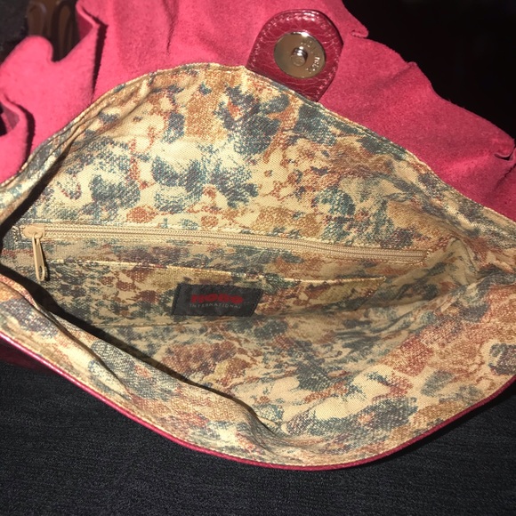 HOBO, cherry red clutch - Picture 4 of 4